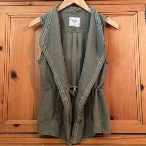 Mudd vest/top, size Small, olive/army green, soft fabric, versatile style